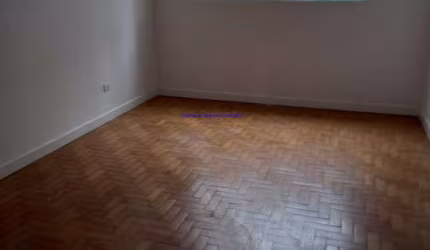 Apartamento 80m², 02 dormitórios e 02 banheiros.   Condomínio com portaria.  Excelente localização entre as Ruas Dona Antônia de Queirós, Frei Caneca