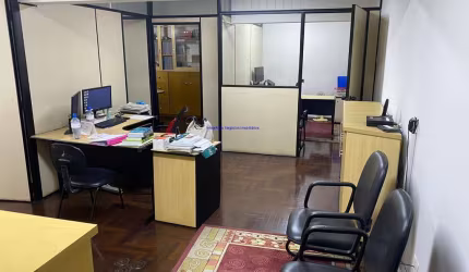 Conjunto Comercial 85m²e 01 banheiro.  Condomínio com recepção e segurança.  Excelente localização, á 2 minutos andando para a Estação do Metrô Japão;