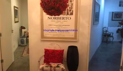Apartamento 234m², 04 dormitórios, 07 banheiros e sem vaga na garagem. Excelente localização, próximo a estação de Metrô Anhangabaú e República.