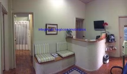 Conjunto Comercial 102m², 03 salas, copa, 02 banheiros. Excelente localização, a uma quadra da estação de Metrô. Estamos a disposição.