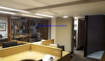 Escritório 139m², 04 banheiros, 03 vagas na garagem. Localização privilegiada. Estamos à disposição para melhor atendê-lo, ligue sem compromisso.
