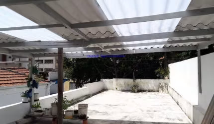 Casa  com 170m², 4 dormitórios, 4 banheiros e 2 vagas na garagem.   No piso térreo,  a garagem com espaço de aproximadamente 60 mq, '