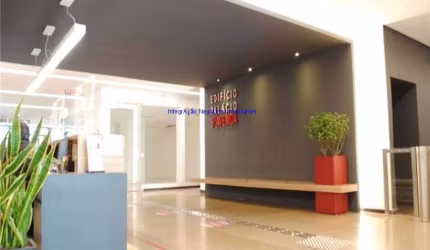 Conjunto Comercial 167m², 03 banheiros e 02 vagas de garagem.  Condomínio com portaria e segurança 24h.