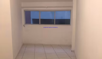 Condomínio com segurança e portaria.  Ótima localização, à 1 minuto andando da estação do metrô Anhangabaú.