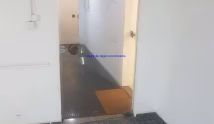 Conjunto comercial 300m², 10 salas,  duas entradas (serviço e principal), 03 banheiros e 01 vaga de garagem.   Portaria 24h com funcionamento