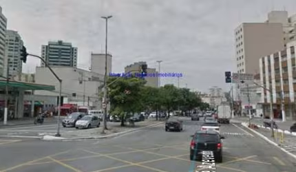 Condomínio com portaria e seguraça.  Ótima localização, entre as Ruas Domingos de Morais, Dona Julia; à 5 Minutos Estação Vila Mariana.