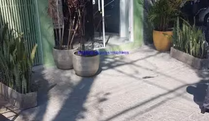 Loja 150m² e 01 banheiro.  Excelente localização entre as Ruas Inácio Pereira da Rocha, Deputado Lacerda Franco e Cardeal Arcoverde.