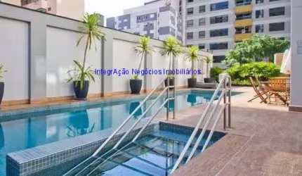 Apartamento Cobertura 54m², 01 dormitório, 01 banheiro e 01 vaga na garagem.  Condomínio com portaria, segurança, piscina, salão de festa