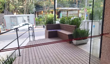 Loja 120m² e 02 banheiros.  Excelente localização á 4 minutos andando para a estação do metrô Consolação; Entre as Ruas Augusta, Luís Coelho