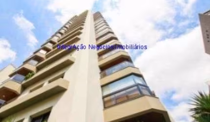 Apartamento 105m², 03 dormitórios (sendo 01 suíte), 03 banheiros e 02 vagas de garagem.  Condomínio com portaria, segurança, piscina e salão de festas