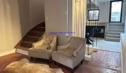 Casa 133m², 03 dormitórios (sendo suítes), 04 banheiros, 01 escritório e piscina.  Excelente localização á 9 minutos andando para a estação do metrô