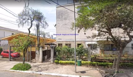 Apartamento 149m², 03 dormitórios e 02 banheiros e 02 vagas na garagem.   Condomínio com portaria.   Excelente localização