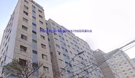 Apartamento com 51m², 01 dormitório, 01 banheiro e 01 vaga na garagem.  Condomínio com segurança e portaria.  Ótima localização