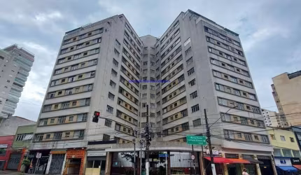 Apartamento 34.11m², 01 dormitório ,01 banheiro e 01 vaga de garagem.  Condomínio com portaria 24hrs.  Excelente localização á 6 minutos andando para
