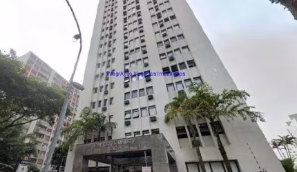 Conjunto Comercial 135m², 03 salas e 03 banheiros.  Condomínio com recepção e portaria.    Excelente localização á 5 minutos andando para a estação