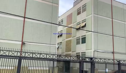 Apartamento 61m², 02 dormitórios, 01 banheiro e 01 vaga de garagem.  Condomínio com portaria e segurança.  Excelente localização
