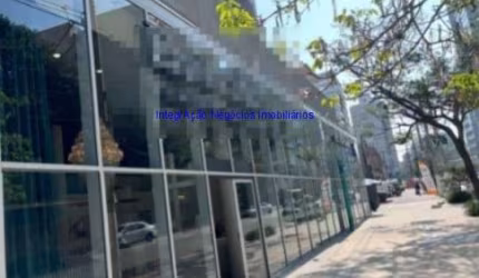 Loja 240m² e 02 banheiros.  Excelente localização, á 8 minutos andando para a estação do metrô Faria Lima; Entre as Ruas dos Pinheiros, Maria Carolina