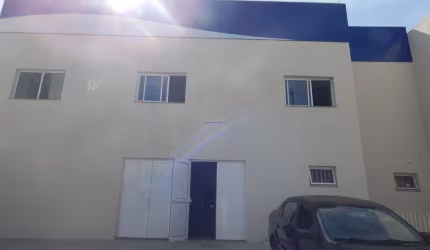 Galpão 1.060m², 03 banheiros.  Excelente localização entre as Ruas Estéfano, Cesário Ramalho e Dona Ana Néri.