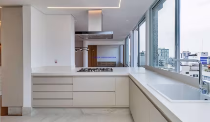 Apartamento 289,60m², 03 dormitórios (sendo 02 suítes), 03 banheiros  e 02 vagas de garagem.  Condomínio com Segurança e Portaria.  Excelente