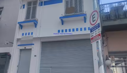 Prédio 230m² e 02 banheiros.  Excelente localização, á 6 minutos andando para a estação do metrô Consolação; Entre as Ruas Augusta, Frei Caneca