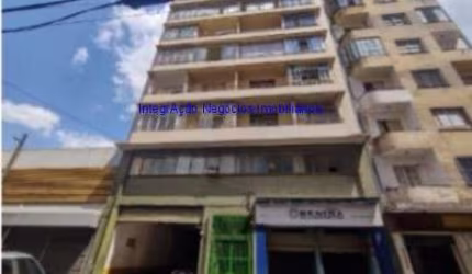 Apartamento 35m², 01 dormitório e 01 banheiro.  Condomínio com portaria  e segurança.  Excelente localização á 8 minutos andando para a estação