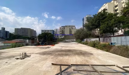 Terreno 2.471m².  Excelente localização, á 9 minutos andando para a estação do metrô Marechal Deodoro entre as Ruas Doutor Candido Espinheira
