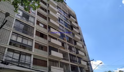 Apartamento 120m², 02 dormitórios, 02 banheiros e 01 vaga na garagem.  Condomínio com portaria e segurança.  Excelente localização