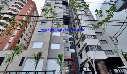 Apartamento Studio MOBILIADO 30m², 01 dormitório, 01 banheiro e 01 vaga de garagem.  Condomínio com portaria, segurança, piscina, academia