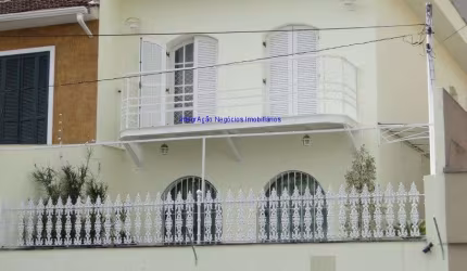 Sobrado Comercial 240m², 011 salas, 05 banheiros e 02 vagas na garagem.  Excelente localização entre as Ruas Eça de Queiróz, Coronel Oscar Porto