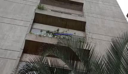 Apartamento 100m², 02 dormitórios, 02 banheiros e 01 vaga de garagem.  Condomínio com portaria e segurança.  Excelente localização