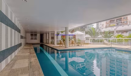 Apartamento Studio 45m², 01 dormitório e 01 banheiro.  Condomínio com portaria, segurança, piscina, salão de festas e academia.  Excelente localização