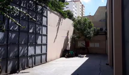 Galpão 805m².  Excelente localização entre as Ruas do Lavapés, Scuervo e dos Tapes. Próximo da estação do metrô São Joaquim.