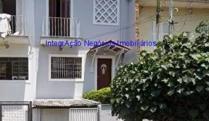 Casa 208m², 02 salas, 01 banheiro e 01 vaga de garagem.  Excelente localização entre as Ruas Paula Ney, Antero Mendes Leite e Praça Rosa Alves
