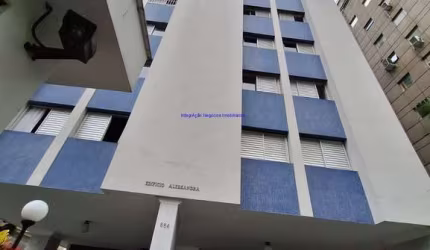 Apartamento 107m², 03 dormitórios (sendo 01 suíte), 02 banheiros e 01 vaga da garagem.  Condomínio sem portaria.  Excelente localização