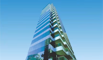 Prédio 4.427 m², 15 pavimentos, 20 banheiros, 03 subsolos e 128 vagas de garagem.  Excelente localização á 7 minutos andando para a estação do metrô
