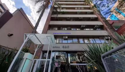 Conjunto Comercial 113m², 02 salas, 02 banheiros e 02 vagas na garagem.   Condomínio com recepção e segurança.  Excelente localização