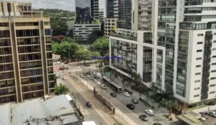 Conjunto Comercial 90m², 01 sala, 01 banheiro e 02 vagas na garagem.   Condomínio com recepção e segurança.  Excelente localização