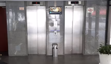 Condomínio com portaria e segurança 24hrs.   Excelente localização á 7 minutos andando para a estação do metrô Brooklin;