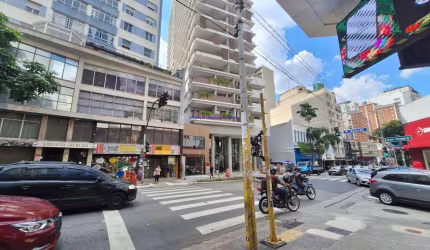 Loja 775,39 m² e 02 banheiros.  Excelente localização á 7 minutos andando para a estação do metrô Consolação; Entre as Ruas Fernando de Albuquerque