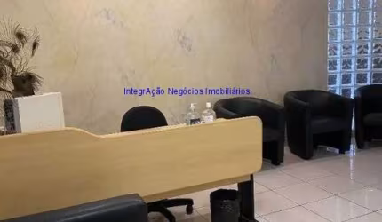 Conjunto comercial, 04 salas e 03 banheiros.  Condomínio com recepção e segurança.  Excelente localização á 2 minutos andando para a estação do metrô
