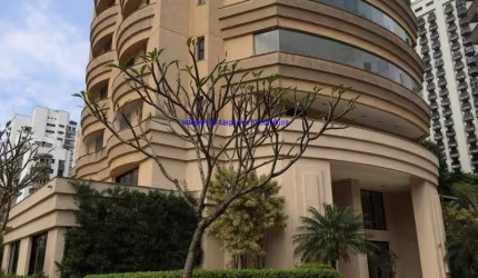Apartamento 246m², 04 dormitórios (sendo suítes), 05 banheiros e 03 vagas de garagem.  Condomínio com portaria, segurança, piscina, academia