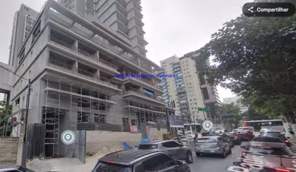Loja 218,90 e 02 banheiros.  Excelente localização, á 8 minutos andando para a estação do metrô Campo Belo; Entre as Avenidas Portugal, Padre Antônio
