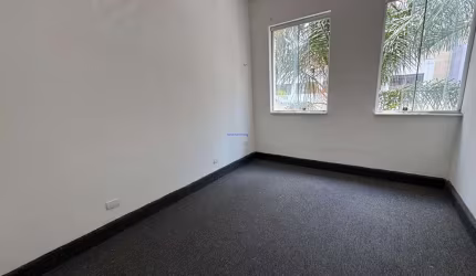 Conjunto comercial 51,75m², 02 salas e 02 banheiros.  Excelente localização, á 10 minutos andando para a estação do metrô Santa Cecilia