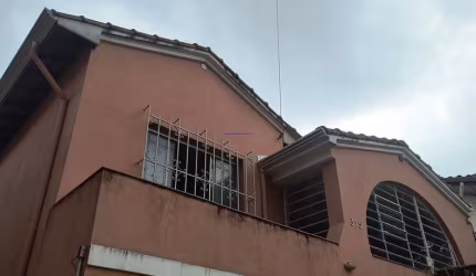 Casa Comercial 166m² , com 4 salas, 2 banheiros e 2 vagas de garagem.  Excelente localização, à 8 minutos andando para a Estação Jardim São Paulo
