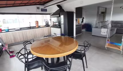 Apartamento  180m², 03 dormitórios (sendo 01 suíte) , 03 banheiros  e 02 vagas de garagem.
