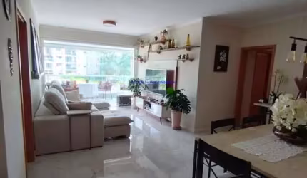 Apartamento  136m², 03 dormitórios (sendo suítes) e 04 banheiros.  Condomínio com portaria, salão de festas, piscina e academia.