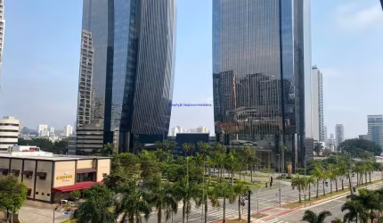 Conjunto Comercial 85m², 02 banheiros e 02 vagas na garagem.  Condomínio com recepção e segurança 24hrs.  Excelente localização entre as Ruas Antônio