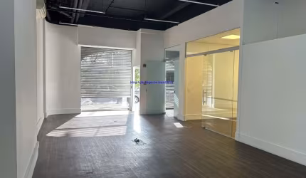 Loja 100m², 02 banheiros e 04 vagas de garagem.  Excelente localização, a 8 minutos andando para a estação do metrô Cidade Jardim