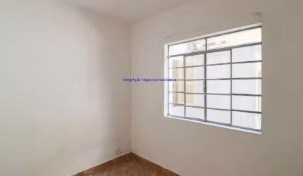 Apartamento 104m², 01 dormitório e 01 banheiro.  Condomínio com portaria.  Excelente localização entre as Ruas Piracuama, Apinajes e Ministro Gastão