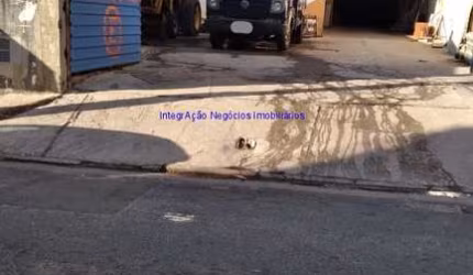 Galpão 350m², 02 banheiros.    Excelente localização entre as Ruas Itaguajé, Ubaitaba e Nossa Senhora das Mercês.